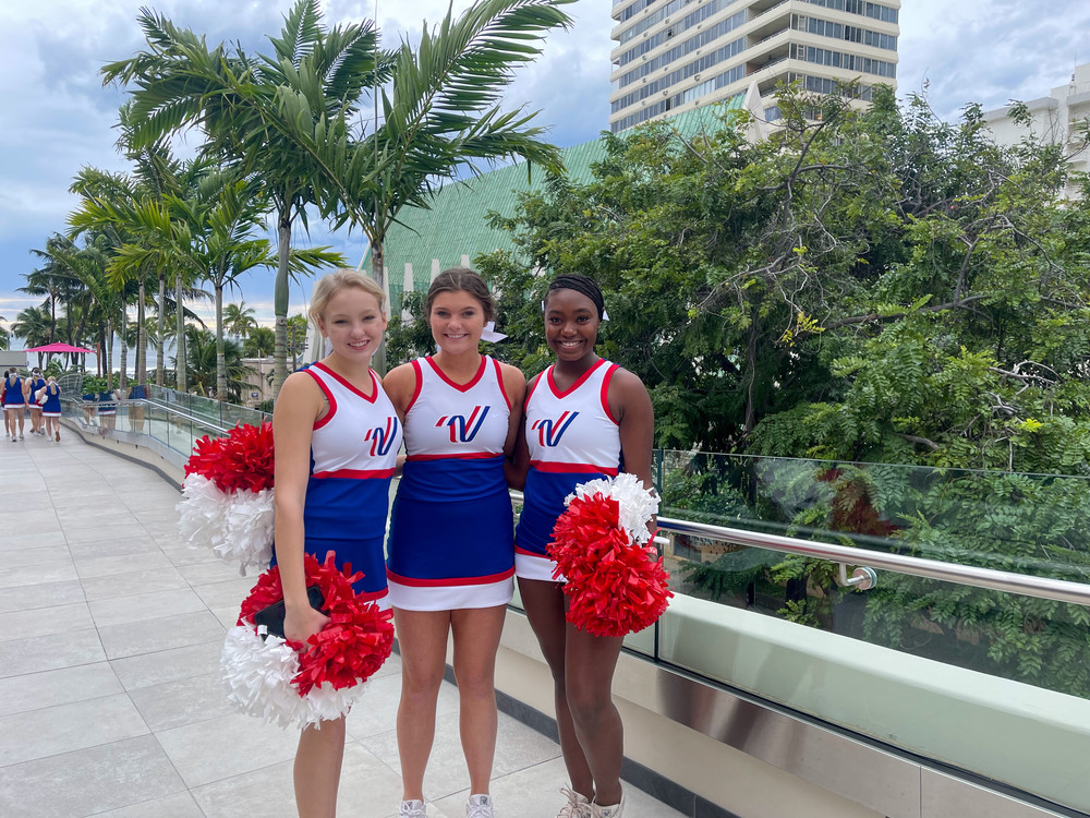 AHS cheerleaders in Hawaii