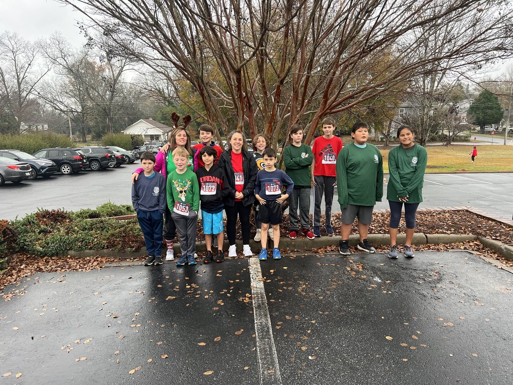 DHES Running Club Participates  In The Reindeer Run
